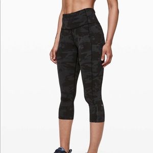 Lululemon Camo High Rise Fast n Free Crop II  19” Nulux Sz 6